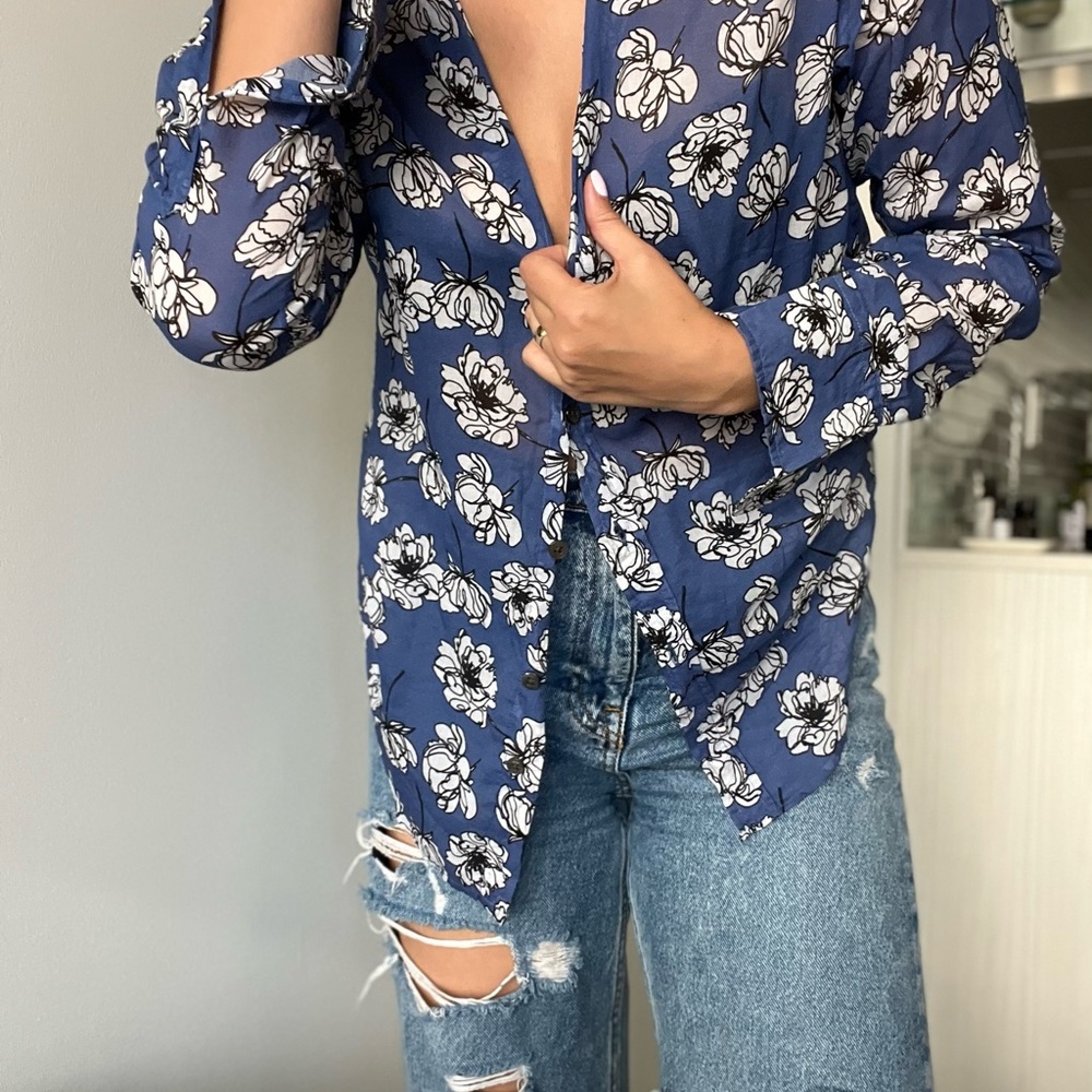 Floral patterned button down - Picture 2 of 2